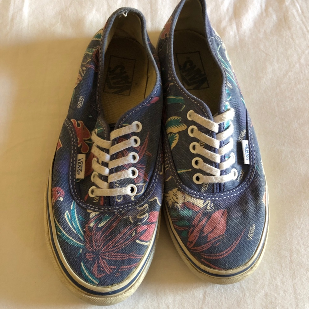SOLD: Vans Lowtop Floral Sneaker Size 8